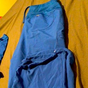 Cherokee infinity scrub set. Top 3x Bottom 2x